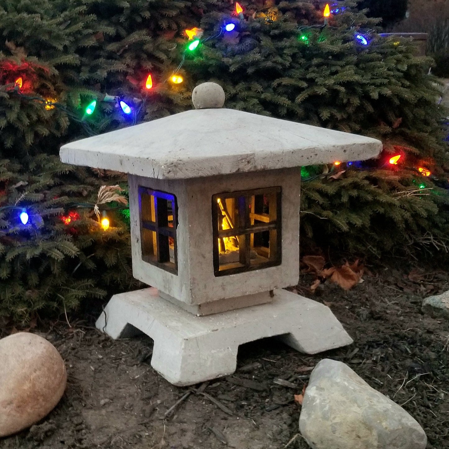 Solar Japanese Lantern - Pagoda - 16"x16"x16"