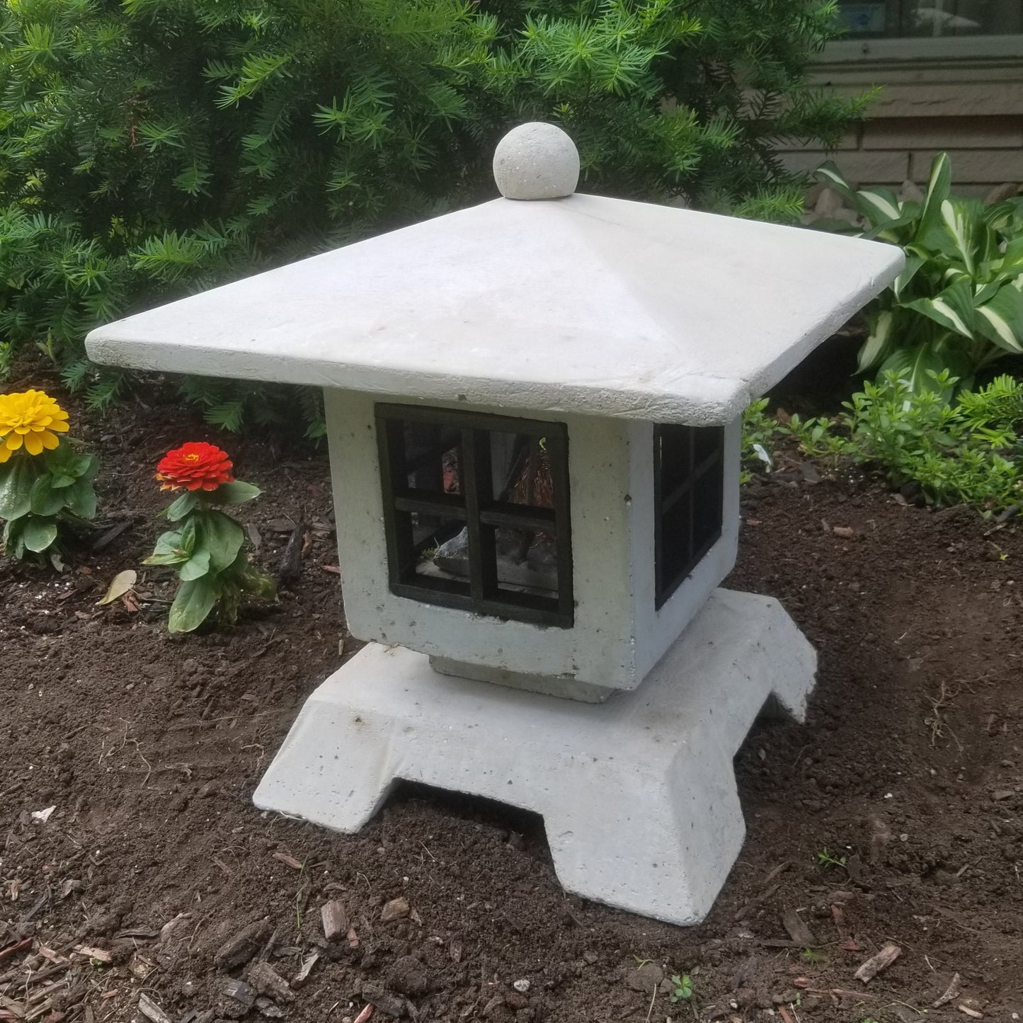 Solar Japanese Lantern - Pagoda - 16"x16"x16"