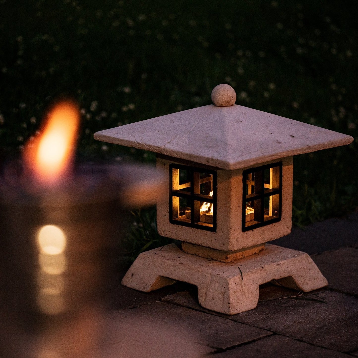 Solar Japanese Lantern - Pagoda - 16"x16"x16"